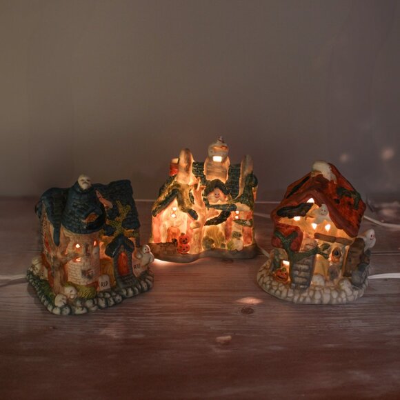 Vintage 3 Pc Set Light-up Illuminated Halloween Village Houses Ceramic 4"-4.5" H - Picture 2 of 15